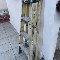Excellent condition, fiberglass ladders
