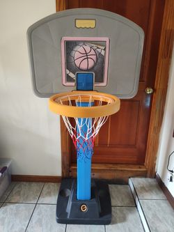 FISHER PRICE ADJUSTABLE BASKETBALL HOOP