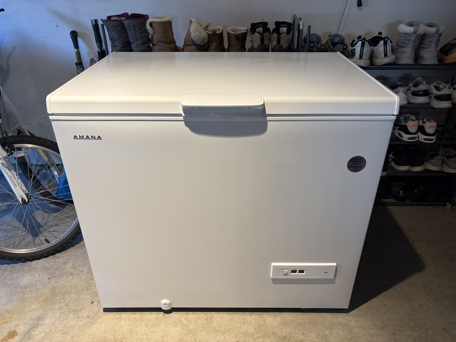 9 cu. ft. Chest Freezer in White