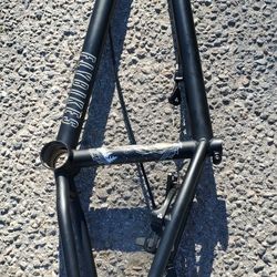 2021 Flybikes Electron Frame Flat Black Normal Tear & Wear Asking $50 Firm on Price 