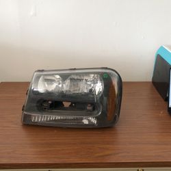 2002 To 2009 Chevrolet Trailblazer Head Light Driver Side Assembly #606A