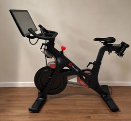 Peloton Bike – Good Condition – FREE Houston Delivery