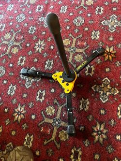 Hercules folding alto flute stand