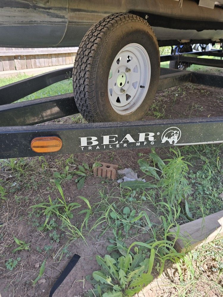24 Ft Pontoon Boat W/115 HP Johnson Outoboard for Sale in Lubbock, TX