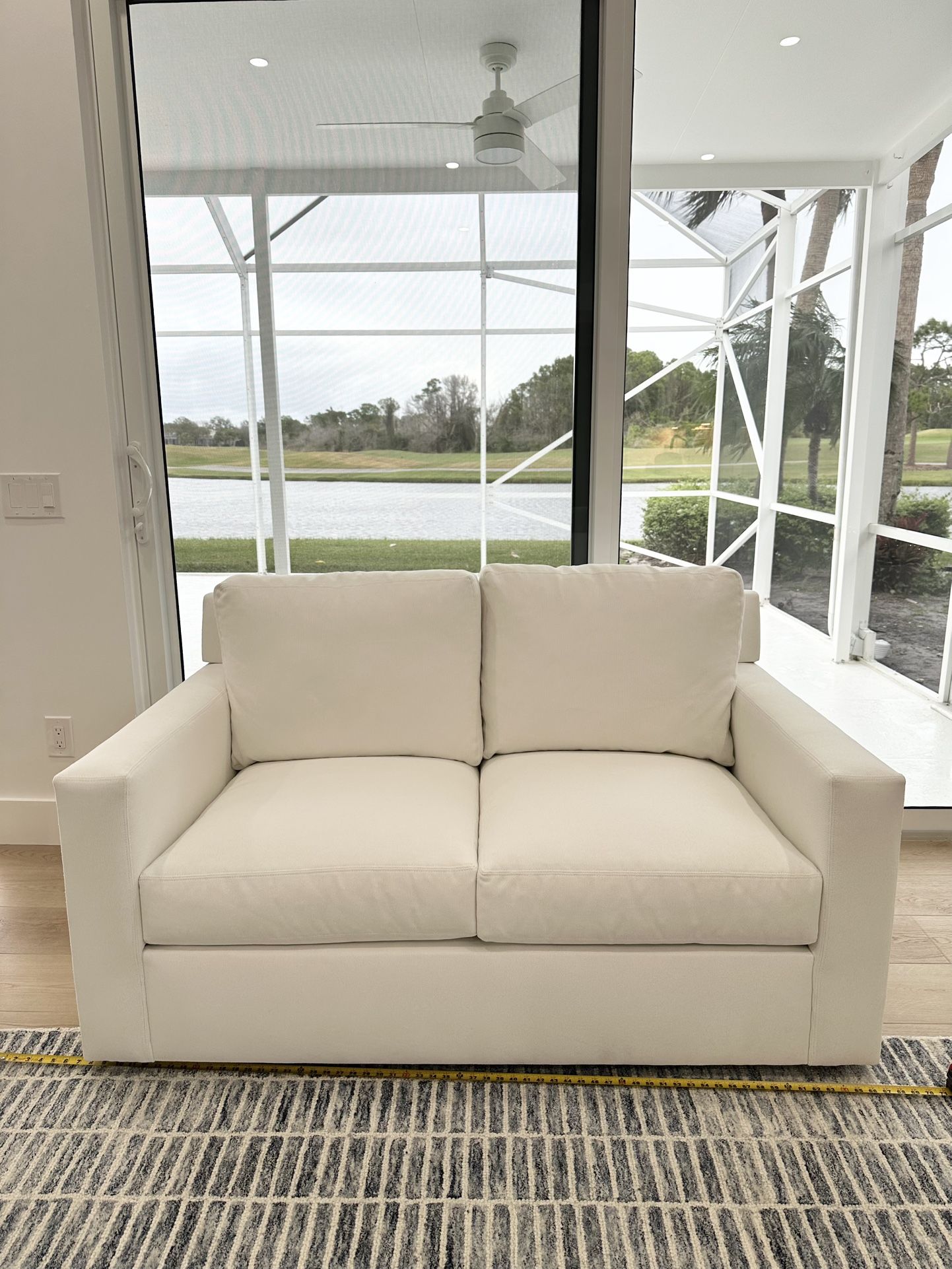Brand New Immaculate Pottery Barn York Square Arm Loveseat !