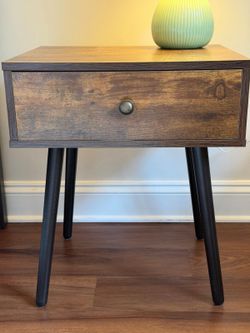 Set of 2 Modern Nightstands – Good Condition