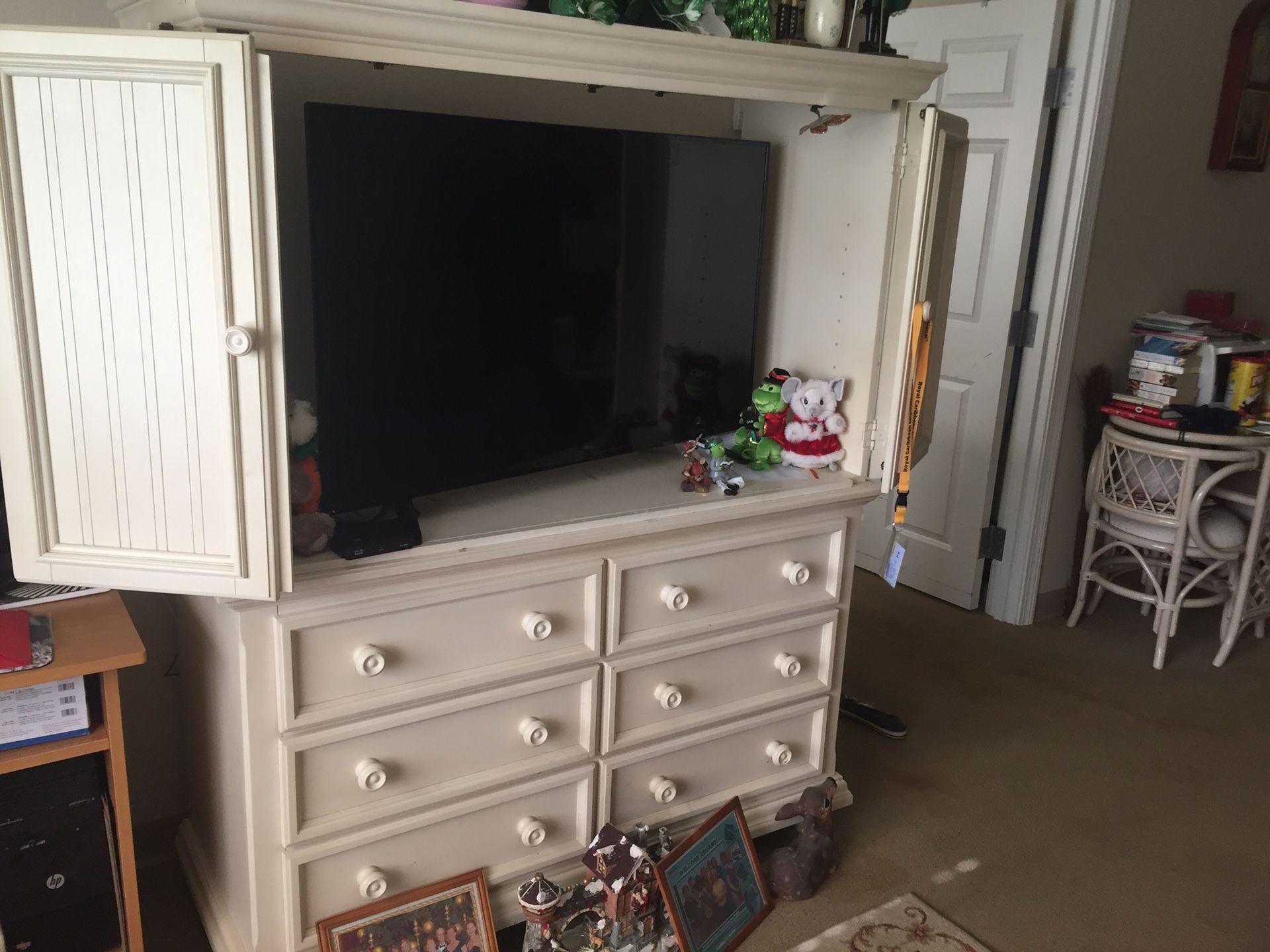 TV cabinet