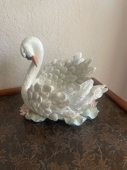 Swan planter