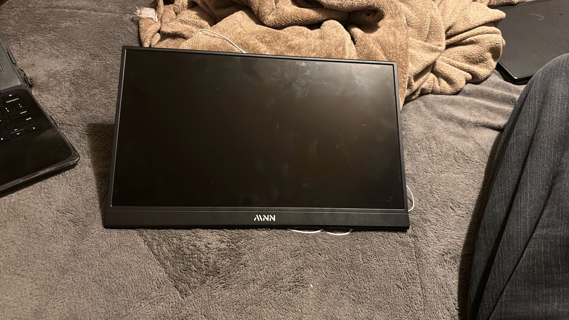 mnn portable monitor 4k 16in 