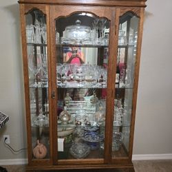 Vintage Curio Hutch Great  Condition