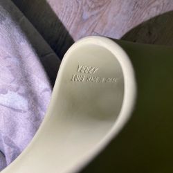 Yeezy Slide Size 10US