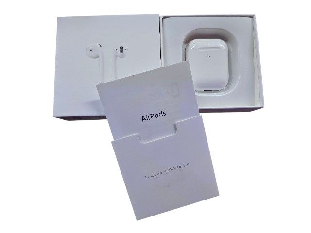 Apple AirPods with Wireless Charging Case - White