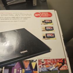 Flat Digital Antenna. https://offerup.com/redirect/?o=VGVyay5NaW50 Condition 