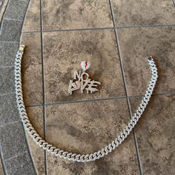 Iced Out Cuban Chain With Pendant