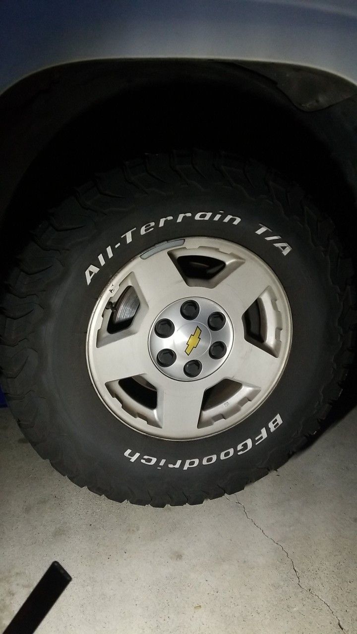 TIRES BFGoodrich 285/70R17