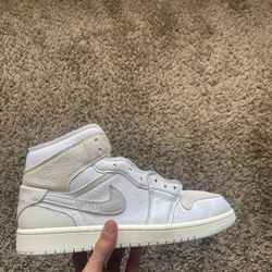 Jordan 1 Mid SE 