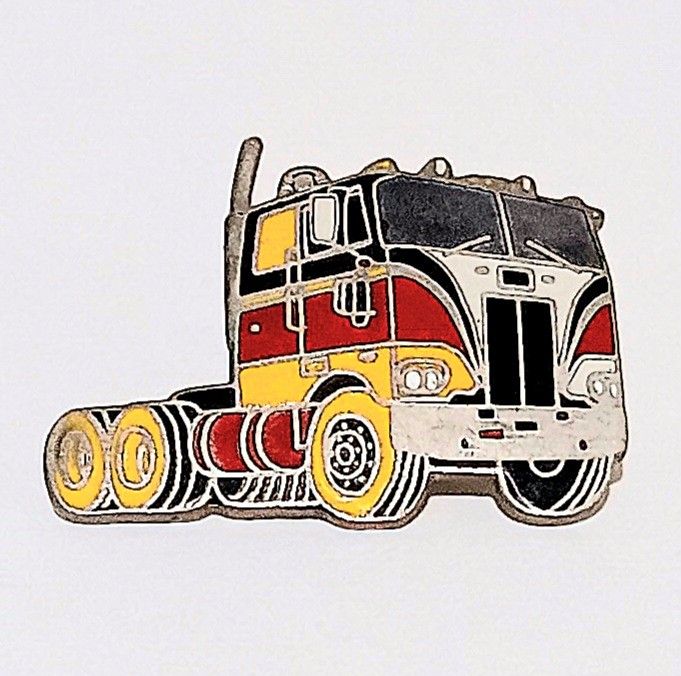 WHITE FREIGHTLINER CABOVER TRUCK | TRUCKER HAT/VEST/SHIRT VINTAGE ENAMEL PIN