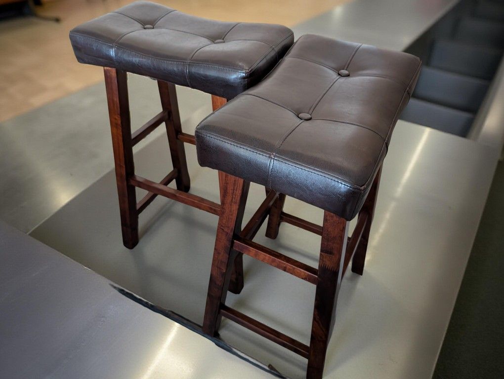Pair of Padded Bar Stools – Dark Wood & Faux Leather Comfort