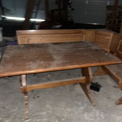 Three sided breakfast nook