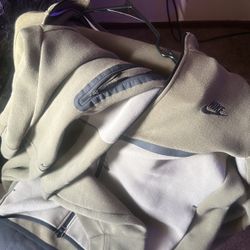 Nike Tech Size Large