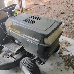 Craftsman Riding Mower. 18.5 HP 6 Speed Runs Good Mower Works Good Front Tires New $225 Double Bagger 