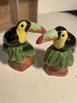 Brand New Toucan Bird Salt And Pepper Shakers