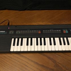 Yamaha PortaSound PSS-120 Keyboard