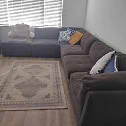 Modular Sectional W/ottoman & 4 Pillows