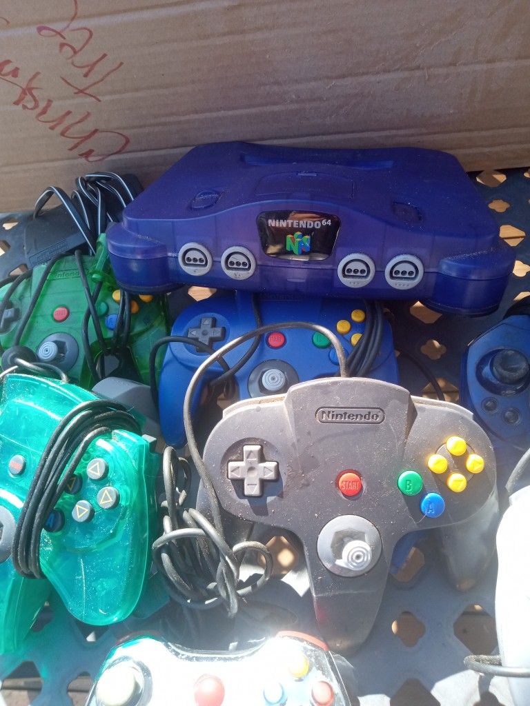 Nintendo 64 And 7 Controller 