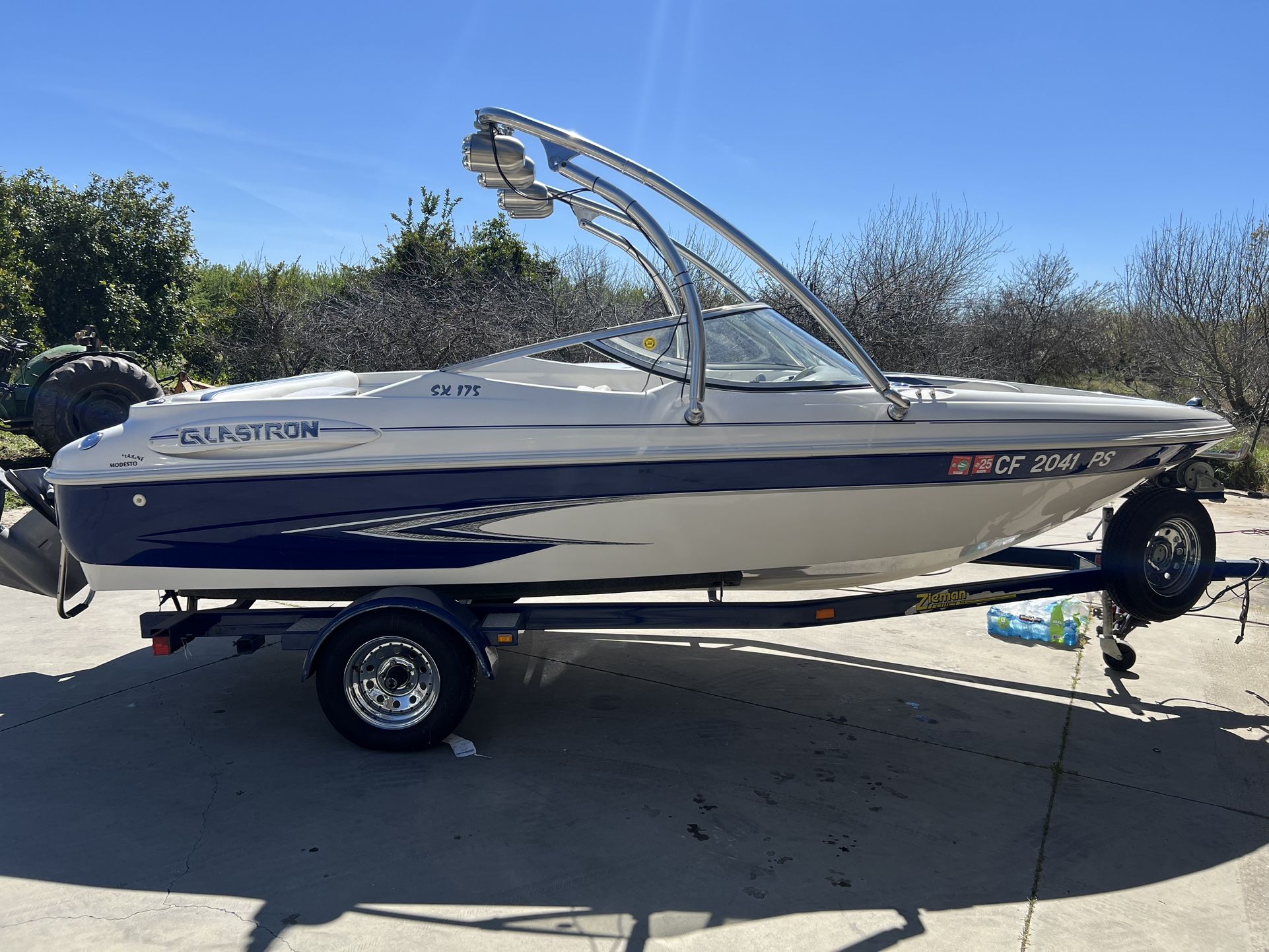 2000 Glastron Boat With Trailer