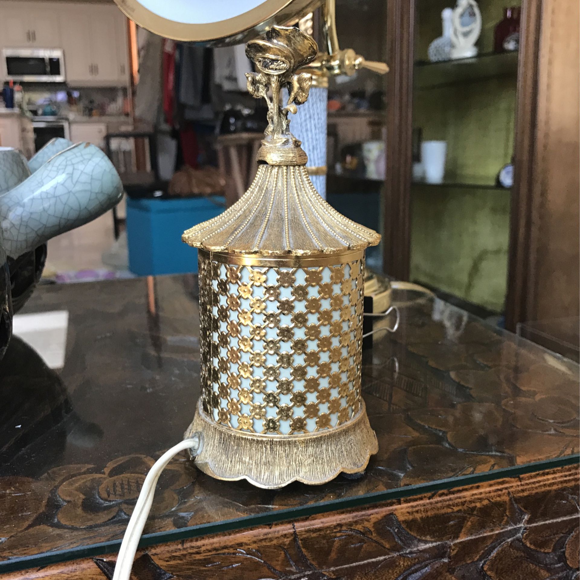   VINTAGE MATSON GOLD TONE ELECTRIC VANITY LIGHT LAMP W/ ORNATE FINIAL TOP-WORKS
