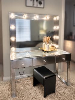 Mirrored Vanity Table with Hollywood Lighted Mirror