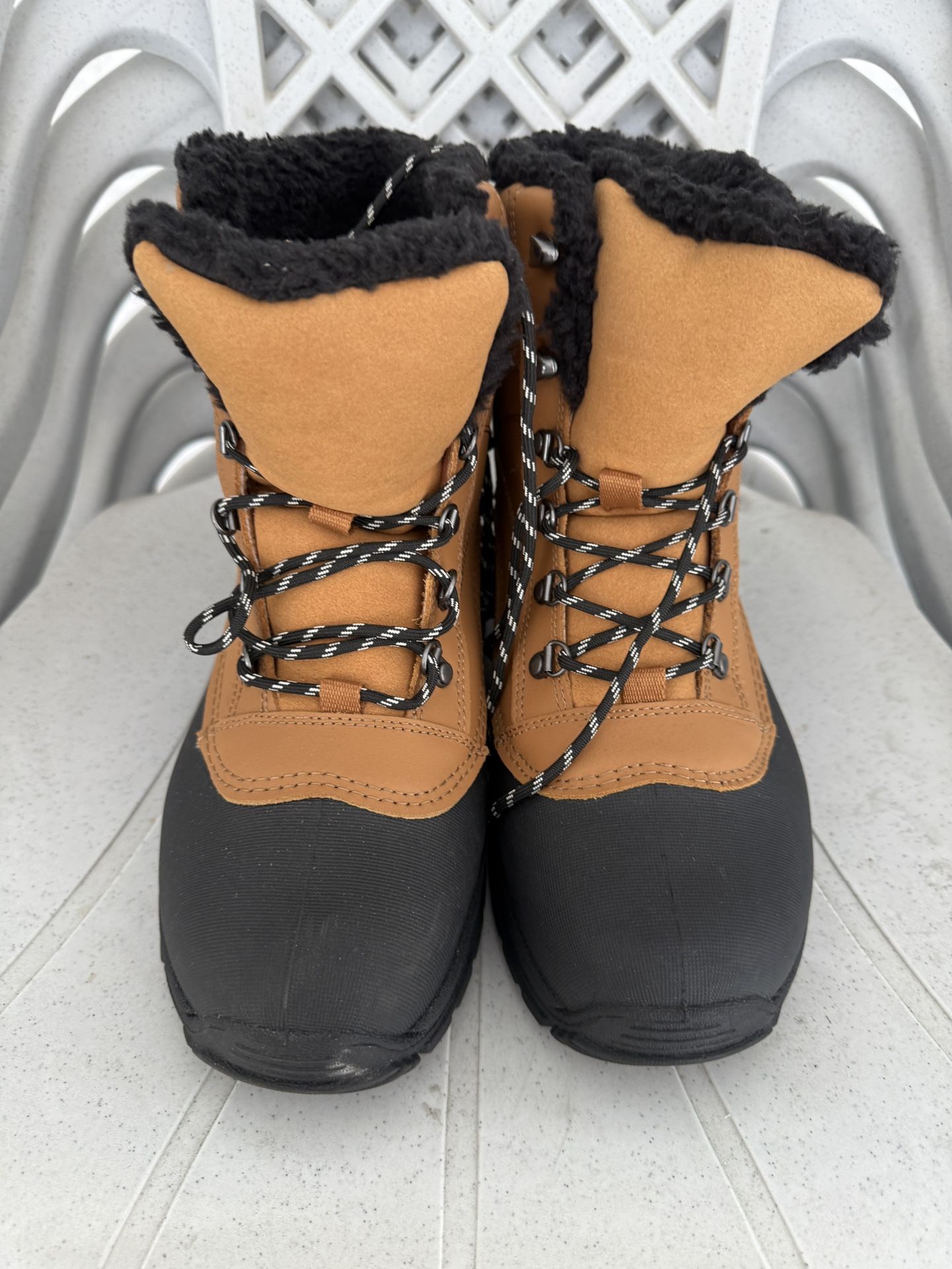 Snow Boots New Size Women Size 8 / Botas Nueva De Nieve