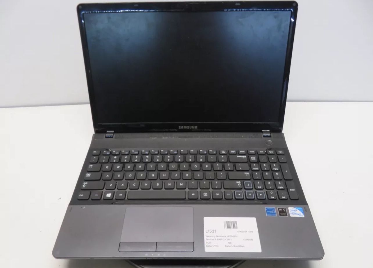 Samsung Notebook NP300E5c Pentium B980 2.4 GHz 4096 MB NO HDD No charger