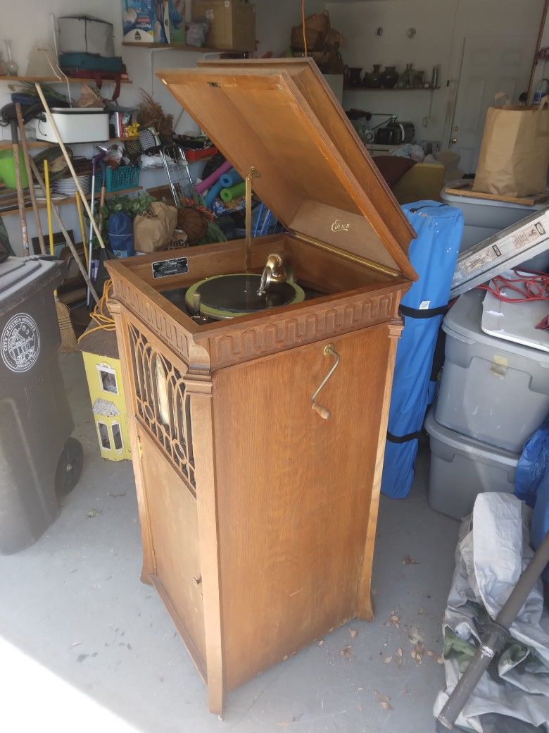 Edison Victrola Wonderful Condition With Albums