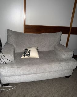 Gray Sleeper Loveseat/Convertible Sofa