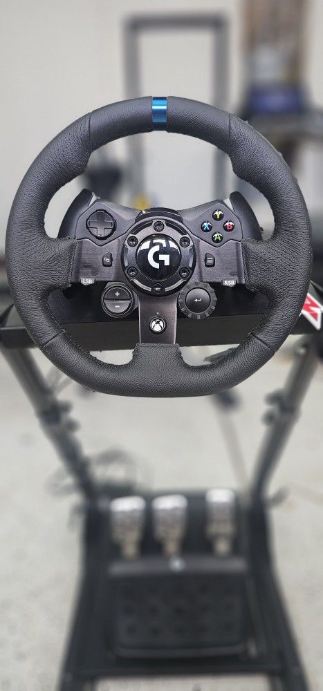 Logitech G923 Steering Wheel With Stand XBOX