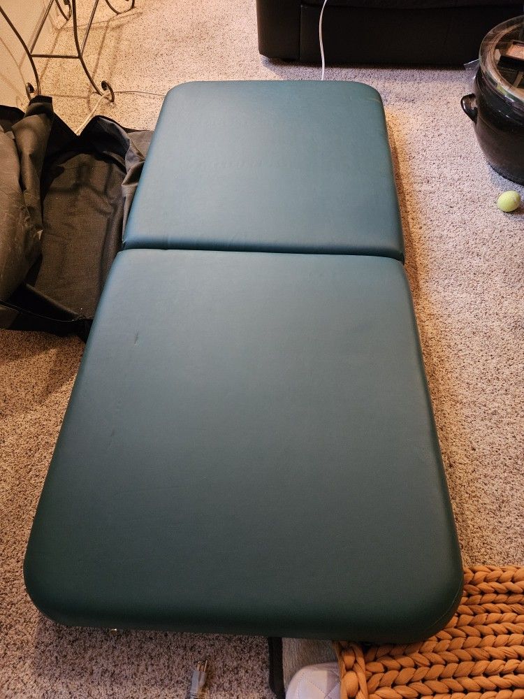 (FREE) Custom Craftworks Massage Table