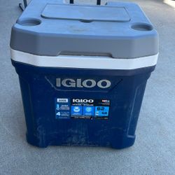 Igloo 62qt Roller Cooler