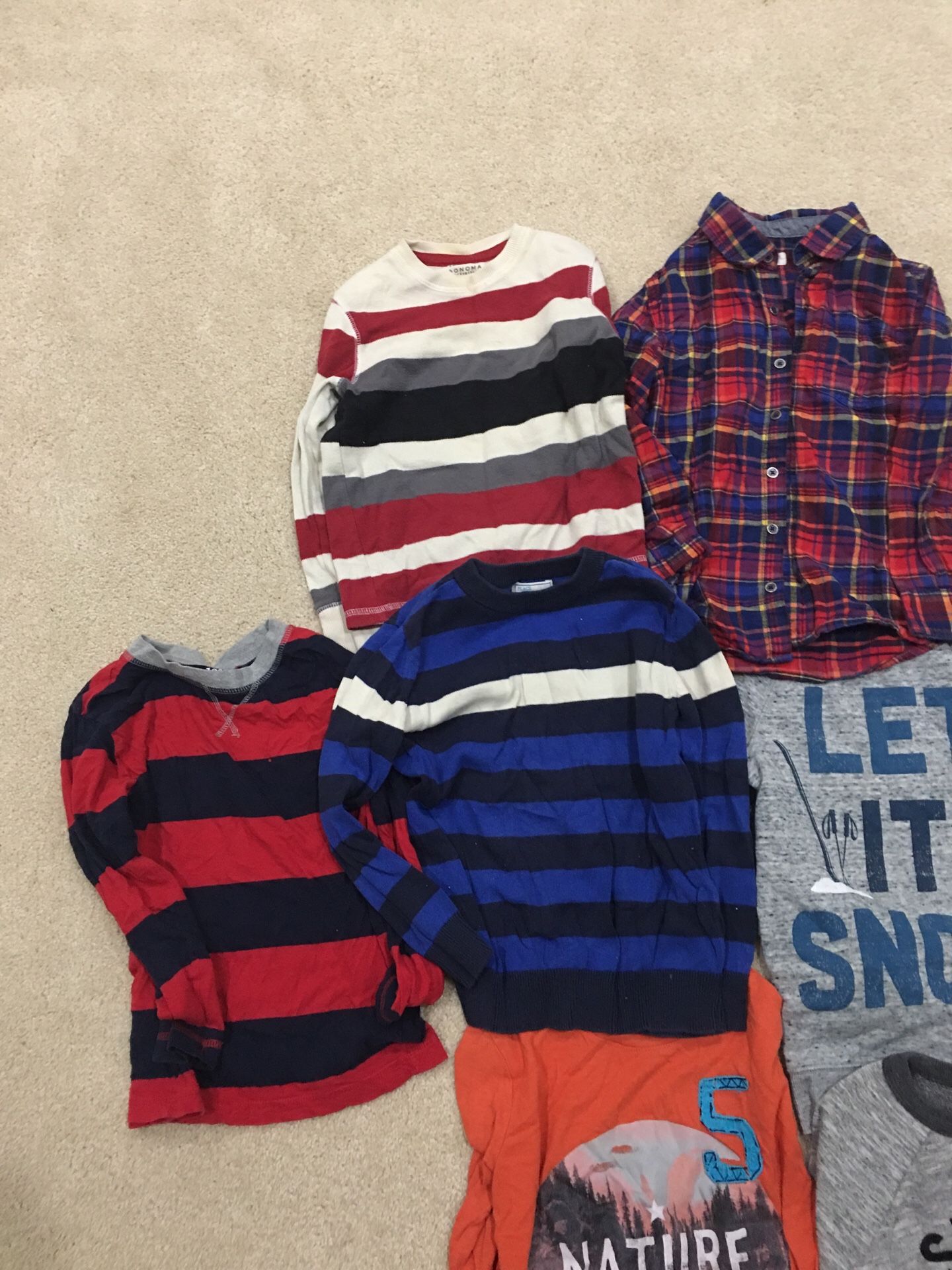 Boys clothes size 6-7 ( BIG LOT WINTER CLOTHING INCLUDED LEVIS JEAN EVERYTHING FOR $20)