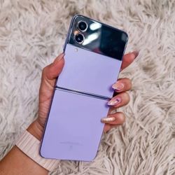 Samsung Galaxy Z Flip 4 5G  Unlocked, FREE Smartwach/ Headphones. Pay $1 Today Rest in payments. NO CREDIT NEEDED FINANCING