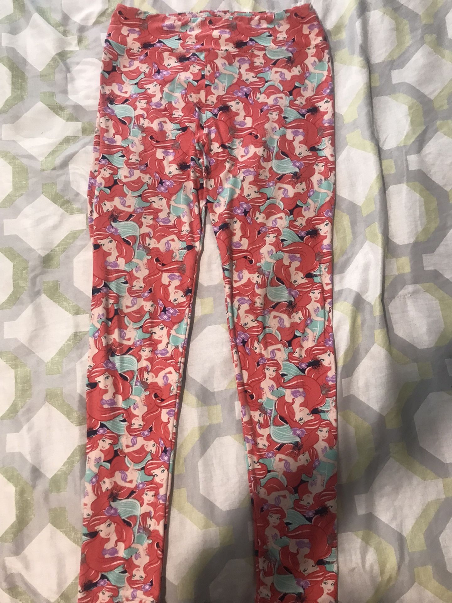 Lularoe Leggings One Size But They Fit Small /medium