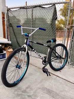 Maxed out street co                       THRONE
