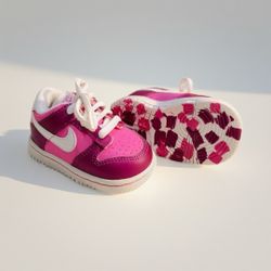 baby(3c) Rare (2009) Nike low dunks used couple times excellent condition
