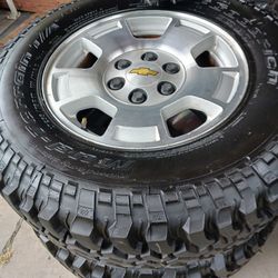 BFGOODRICH MUD TIRES 255-75-17 LT LLANTAS NUEVAS CON RINES CHEVY 