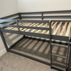 Twin Over Twin Bunk Bed with Full Guardrails and Ladder,Low Bunkbed Fram w/Safety Guard Rails for Teens Adults No Box Spring Need (Gray)  Litera doble