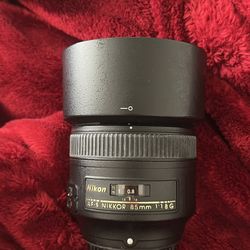 Nikon 85mm 1.8 Lens