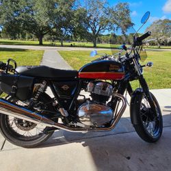2022 Royal Enfield Int650