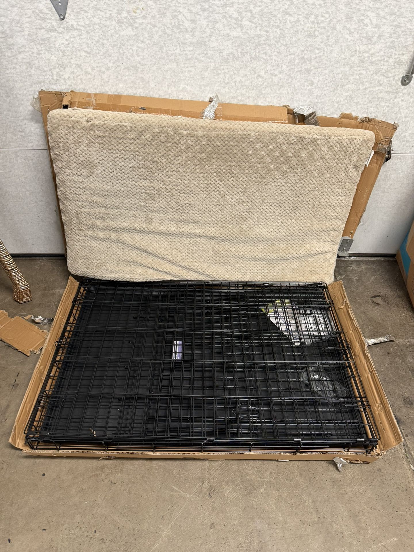 Brand new Brand new iCrate single door dog crate with a comfortable cushion included.