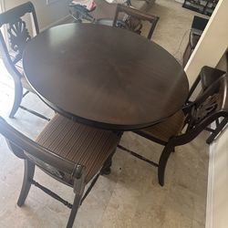 Dinning Table And Chairs Set